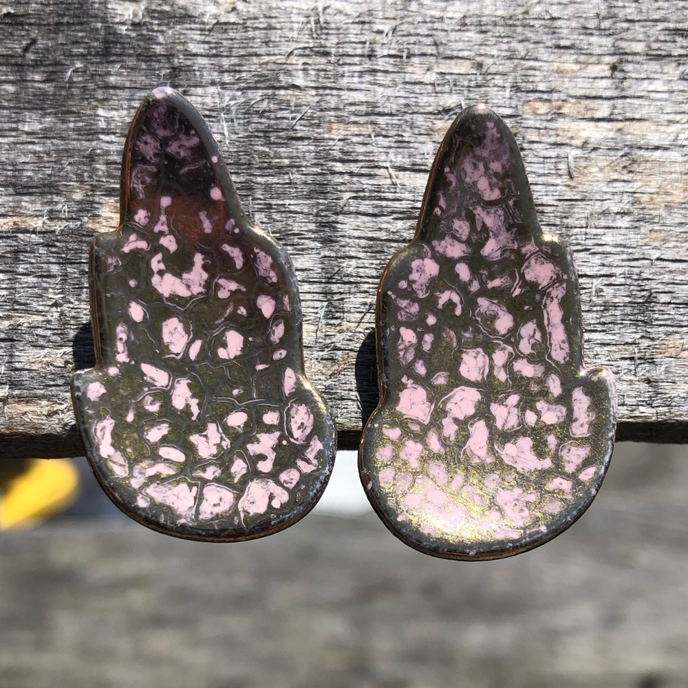 Vintage Gold Tone/Pink Enamel Spot Earrings! EUC!